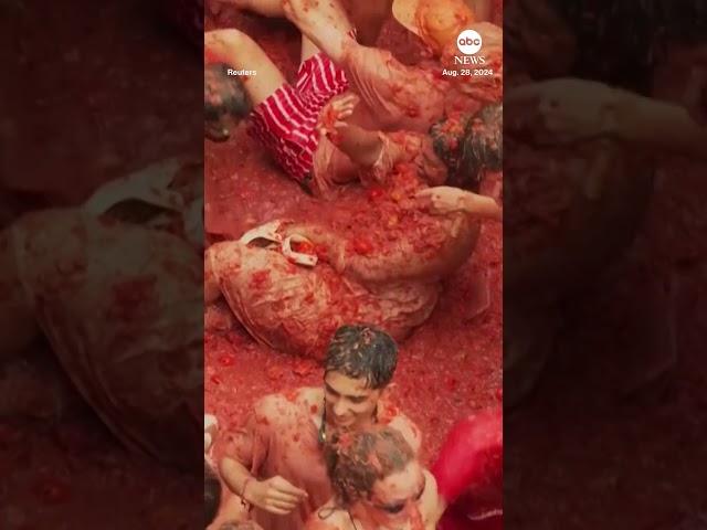 ⁣Revelers throw tomatoes in Spain's La Tomatina festival