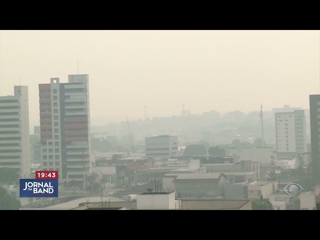 ⁣Manaus amanhece coberta por fumaça pelo segundo dia seguido