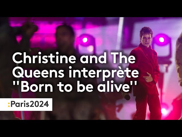 Revivez l'interprétation de "Born to be Alive" par Christine and The Queens