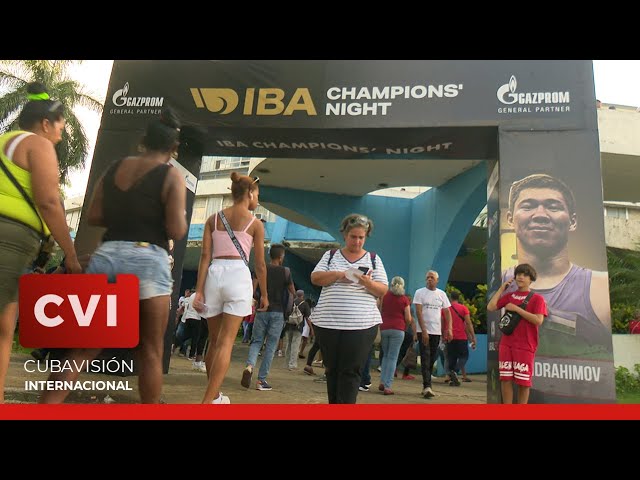 La noche de boxeo resultó un espectáculo de pueblo en el Coliseo de la Ciudad Deportiva