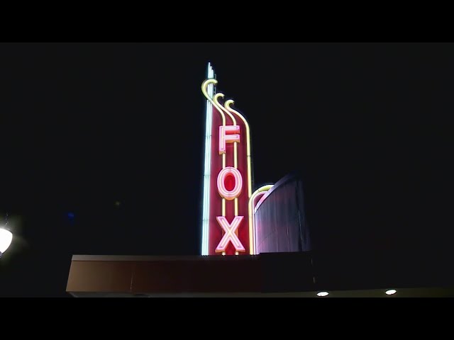 ⁣Fox theater's neon sign burns bright once again in Aurora