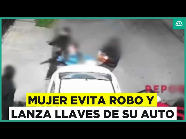 ⁣Mujer evita robo de su auto al lanzar llaves al patio de su casa