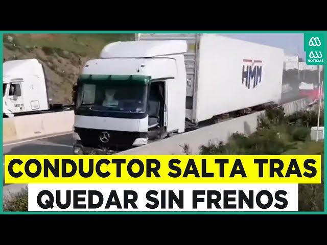 ⁣Segundos de terror: Camionero salta del vehículo tras quedar sin frenos en plena carretera