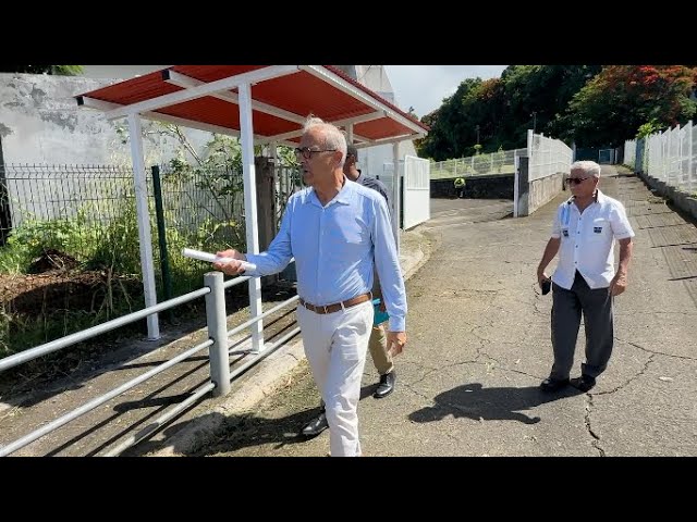 ⁣Basse Terre: Le maire en visite dans les écoles de la ville.