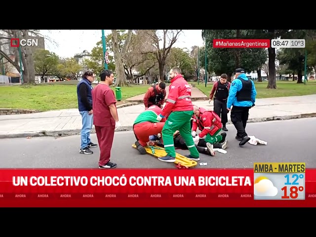 ⁣UN COLECTIVO CHOCÓ a un CICLISTA en SAN CRISTÓBAL