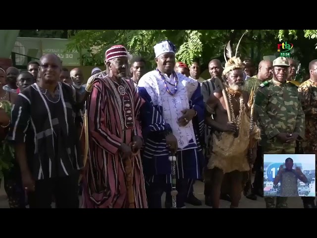 ⁣Montée des couleurs au ministère de l'environnement : l'hymne national chanté en Lobiri