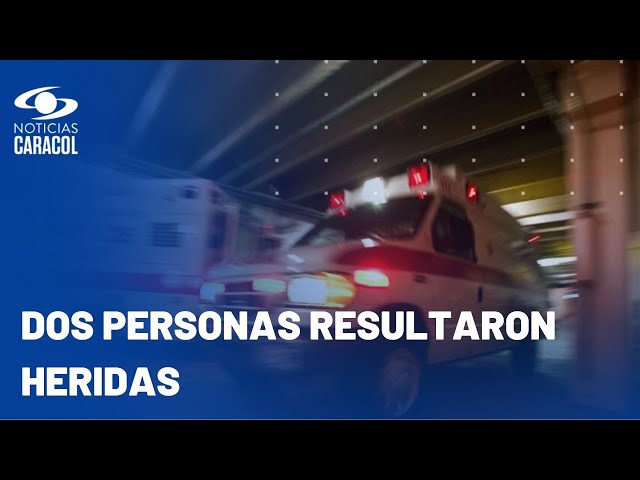 ⁣Grave accidente de tránsito dejó una motocicleta y ambulancia incineradas