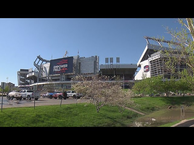 ⁣Here's how to vote for the best food at Empower Field at Mile High