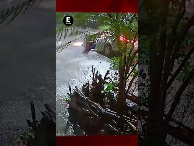 No ve la zanja por la lluvia  y cae con su auto