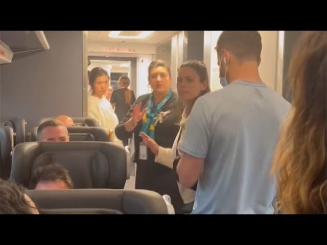 ⁣Tensions escalate onboard nightmarish Via Rail train from Montreal to Quebec City