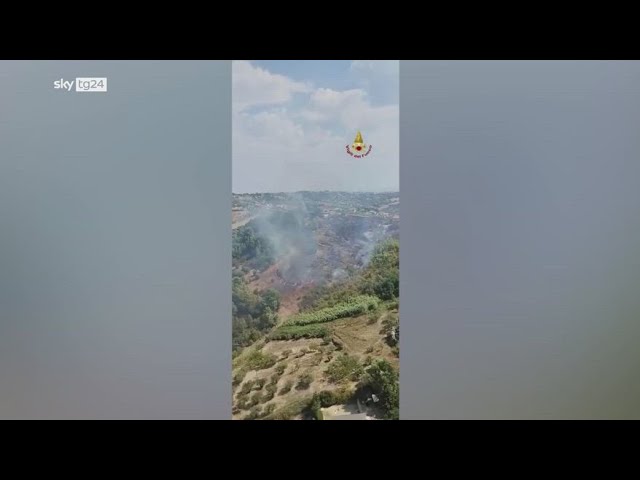 ⁣Abruzzo, incendio minaccia abitazioni a Spoltore