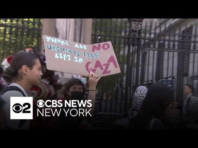 ⁣Pro-Palestinian protests held outside Columbia University on the first day of class