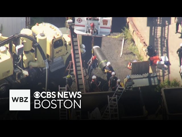 ⁣Rescuers pull worker trapped by coal on Bridgewater train car to safety