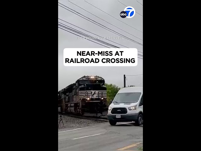 ⁣Heart-stopping close call at train tracks