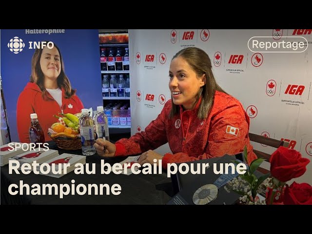 ⁣L’haltérophile Maude Charron rencontre ses admirateurs à Rimouski