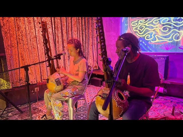 ⁣Malian-Chinese couple jams on West African instruments