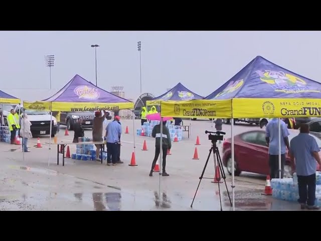 ⁣Grand Prairie gives away water at Lone Star Park after foaming agent found in water