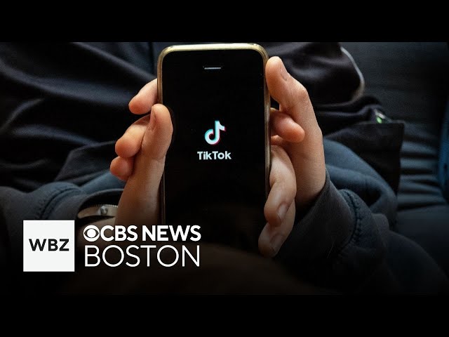 ⁣Boston doctor offers advice on how to talk to kids about social media