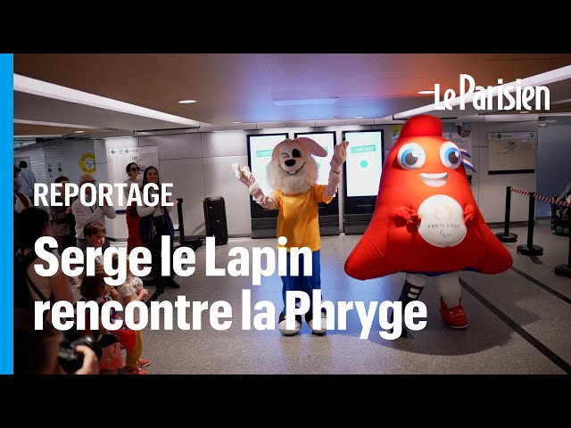 ⁣Quand Serge le Lapin, la mascotte de la RATP s’ambiance avec la Phryge dans le métro