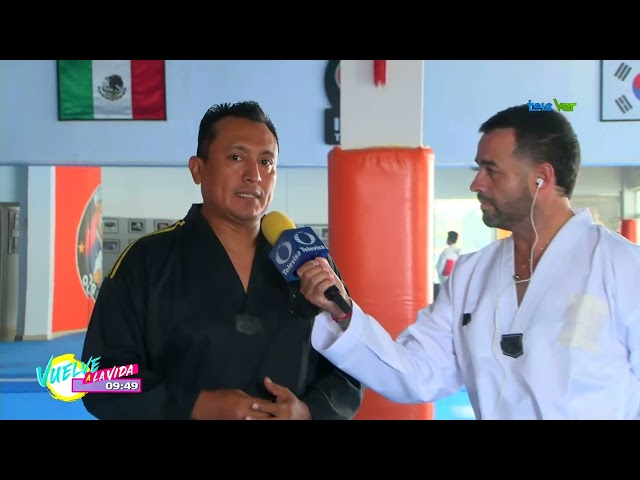 #Diamundialdeltaekwondo y Jaime fue a practicar algunas técnicas de defensa.