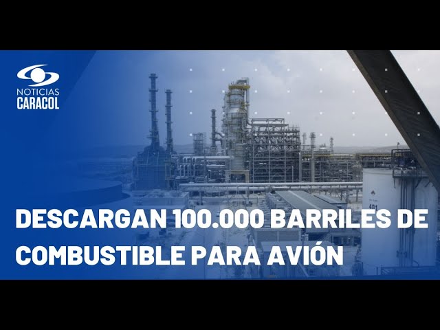 ⁣Llegaron 100.000 barriles de gasolina para avión