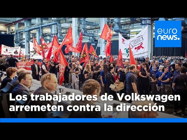 ⁣Los trabajadores de Volkswagen arremeten contra la dirección ante el posible cierre de plantas