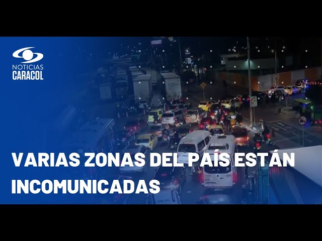 ⁣Bloqueos por el paro camionero afectan el abastecimiento y el precio de los alimentos en el país