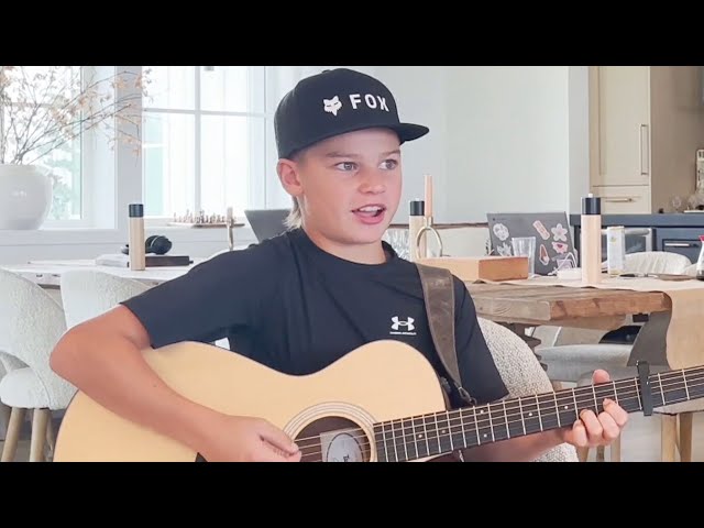 ⁣13-year-old B.C. boy touching hearts with his original song