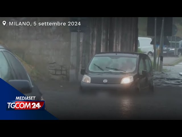 ⁣Maltempo, auto bloccate nei sottopassi allagati a Milano