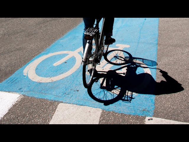 ⁣UK police give resident warning for swearing at cyclists