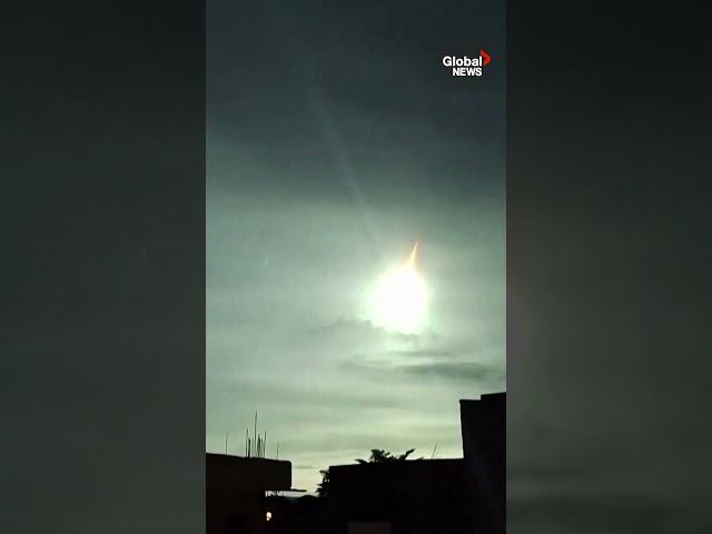 ⁣Asteroid seen burning up in Philippines night sky on impact with Earth’s atmosphere 