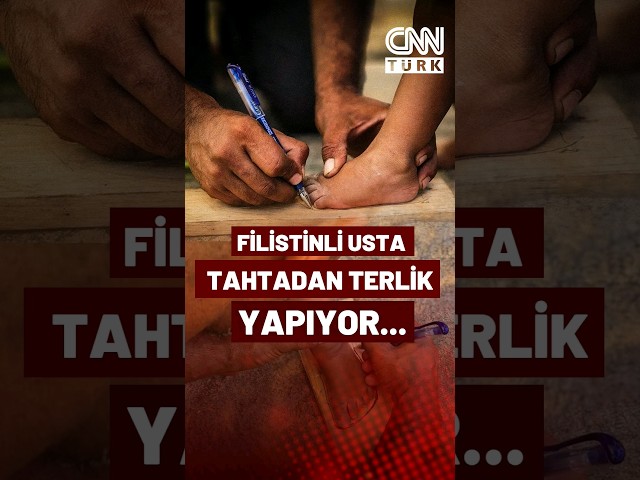 Filistinli Ayakkabı Ustası İşgal Altındaki Çocuklara Tahtadan ve Kullanılmış Kumaştan Terlik Yapıyor