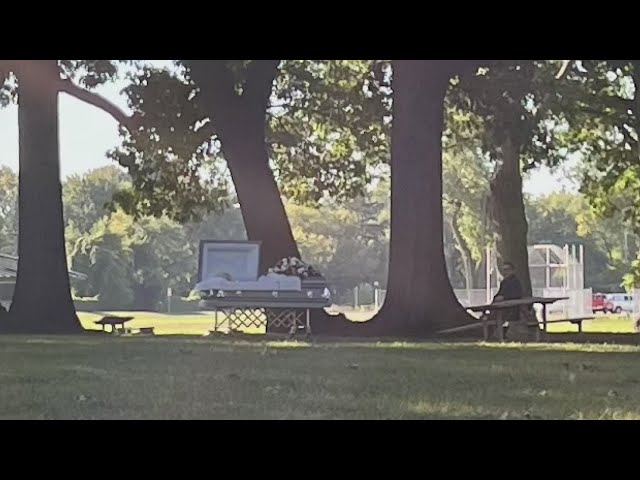 ⁣Open casket displayed at Michigan public park prompts police investigation