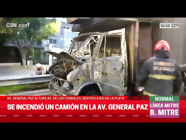 ⁣SE INCENDIÓ un CAMIÓN en la AV. GENERAL PAZ: BOMBEROS ACTÚAN en la ZONA