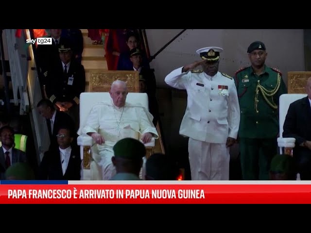 ⁣Papa Francesco è arrivato in Papua Nuova Guinea