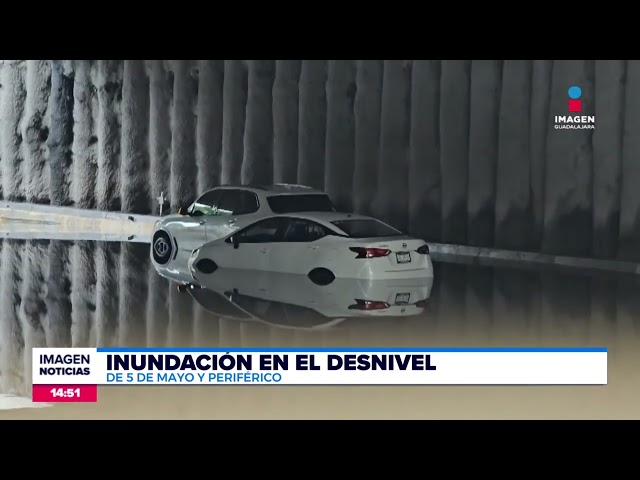 ⁣Rescate en Zapopan: autos atrapados en un túnel inundado | Noticias GDL con Fabiola Anaya