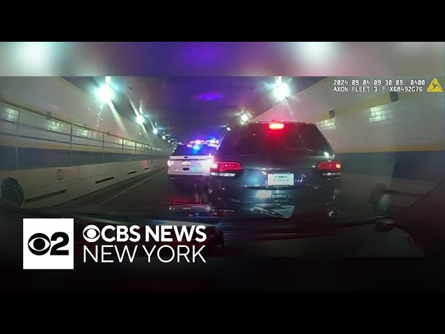 ⁣Driver arrested in Queens-Midtown Tunnel after police chase