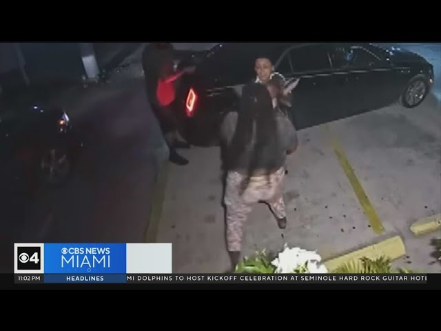 ⁣Caught on video: Mom detained, child thrown from moving vehicle