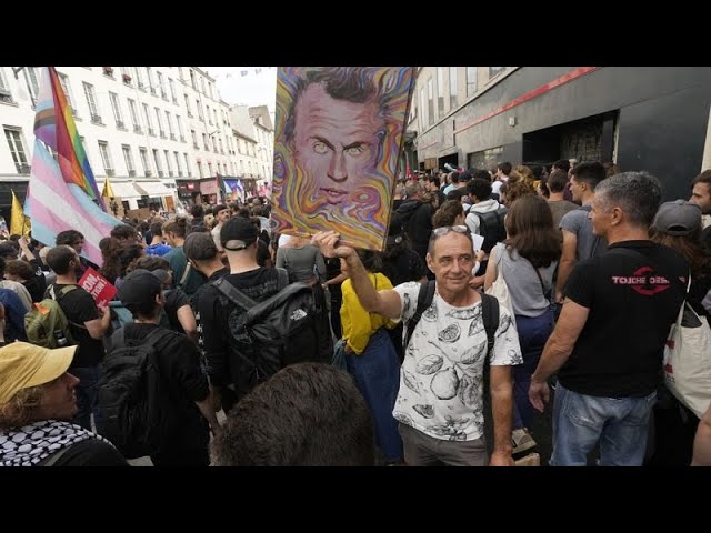 ⁣France : des milliers de personnes dans la rue contre la nomination de Barnier