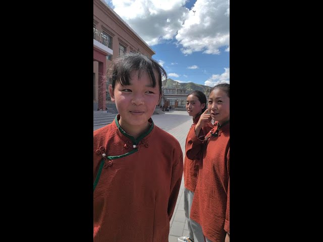 ⁣Walking into a Tibetan middle school in NW China's Gansu