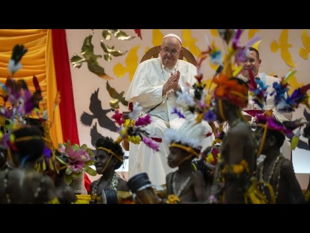 ⁣Pope brings toys and medicine to the remote jungles of Papua New Guinea