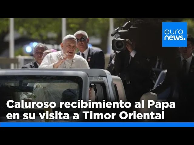 ⁣Recibimiento masivo y caluroso al Papa Francisco en su histórica visita Timor Oriental