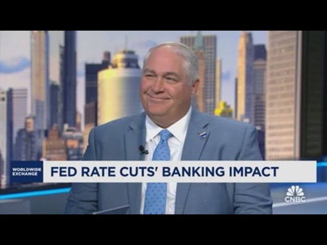 ⁣Ryan: Banks make money on the shape of the yield curve. That benefits banks.