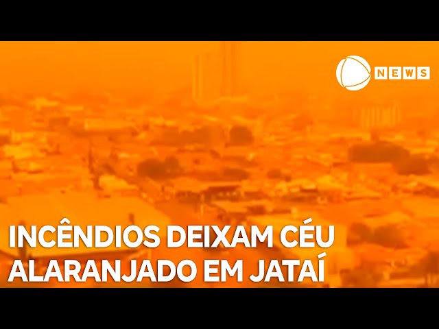 Incêndios deixam céu alaranjado em cidade de Goiás