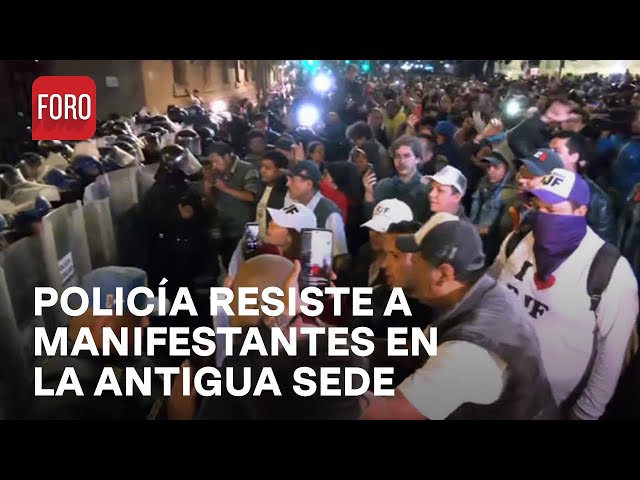 ⁣“¡Dictadura, Dictadura!”: Manifestantes Pelean con Policías Tras Voto de Senador Yunez Márquez