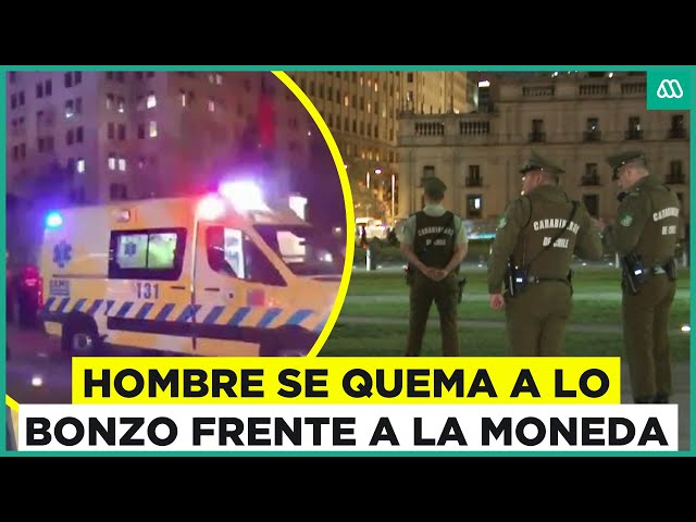 ⁣Hombre se quema a lo bonzo frente a La Moneda