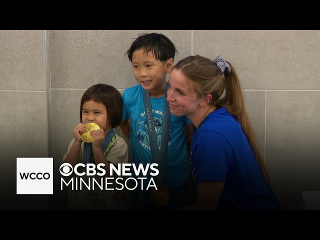 ⁣Olympian makes stop at Burnsville swim school