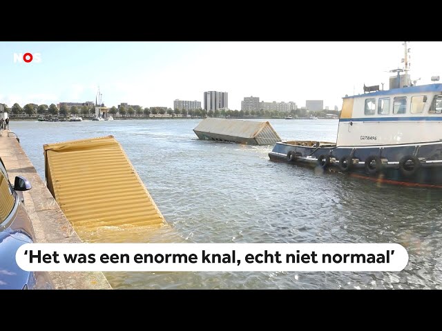 ⁣Schip ramt Willemsbrug in Rotterdam, containers in het water