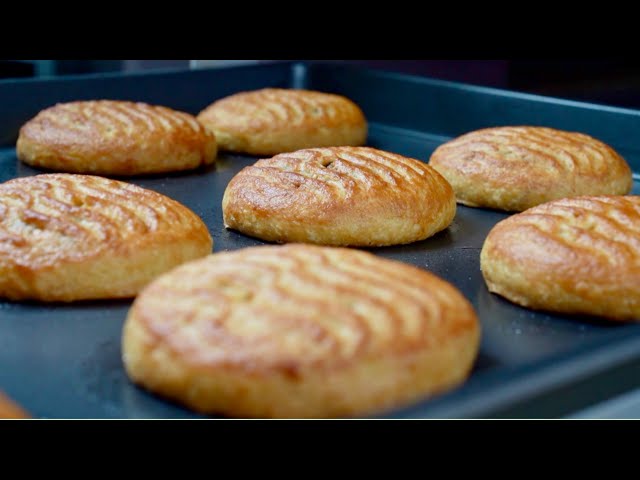 ⁣Guodulin mooncake a national intangible cultural heritage in China's Shanxi