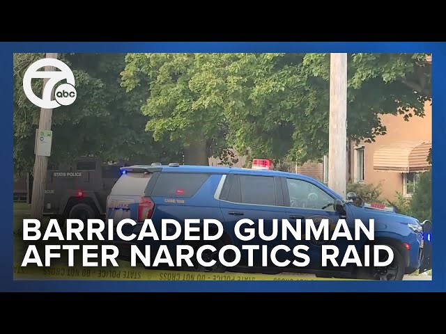 ⁣VIDEO: The scene after three arrested in narcotics warrant served, treated as a barricade